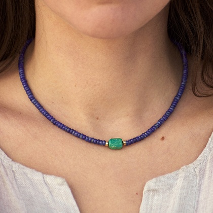 Notre collier NALA associe les pierres de Lapis Lazuli à de l'Amazonite